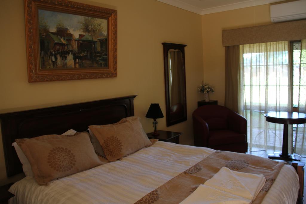 Overlander Homestead Motel Roma Chambre photo