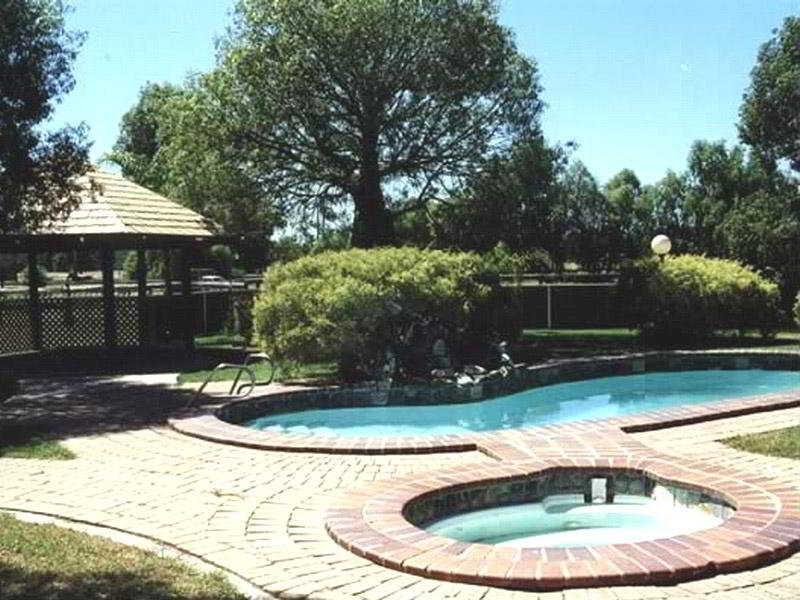Overlander Homestead Motel Roma Extérieur photo