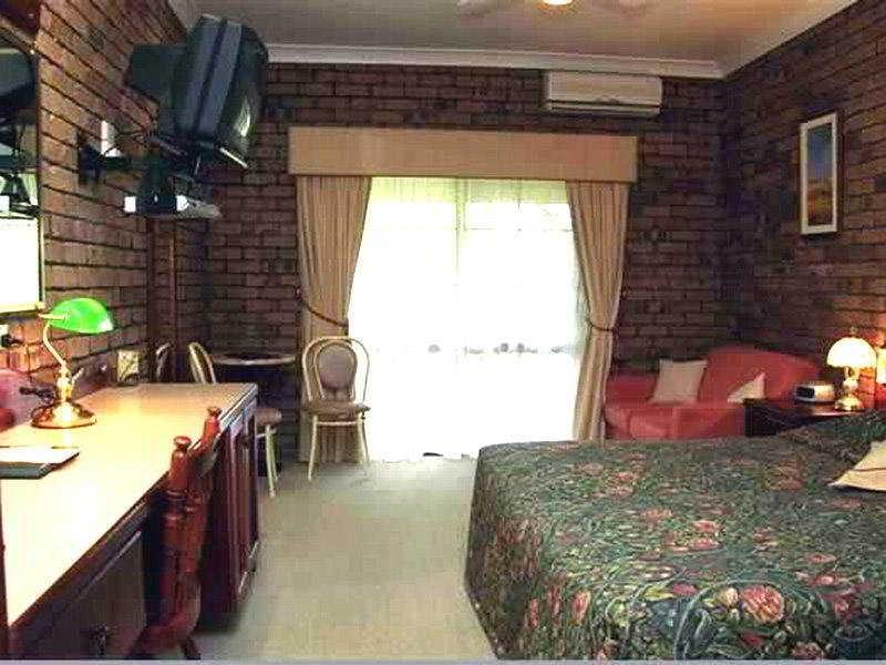 Overlander Homestead Motel Roma Extérieur photo