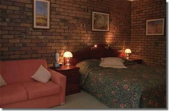 Overlander Homestead Motel Roma Chambre photo